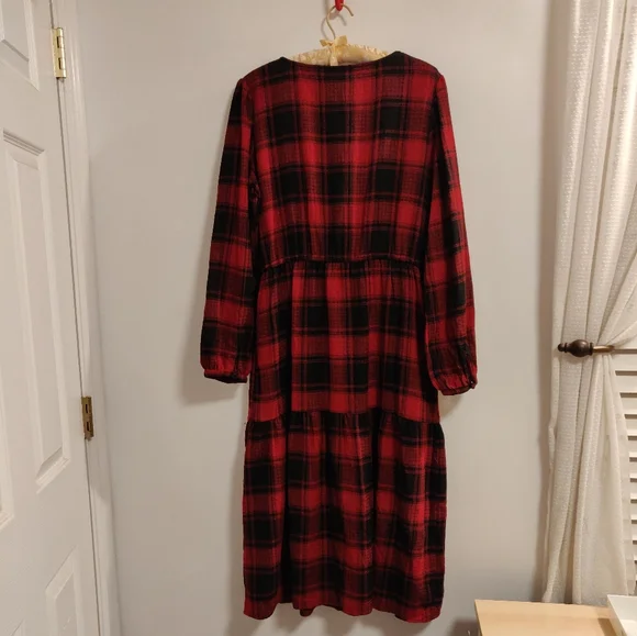 Knox Rose Plaid Maxi Dress - Picture 8 of 9